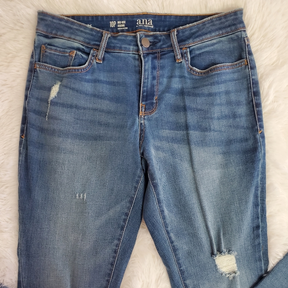 ANA Mid Rise Jeggings. 10P